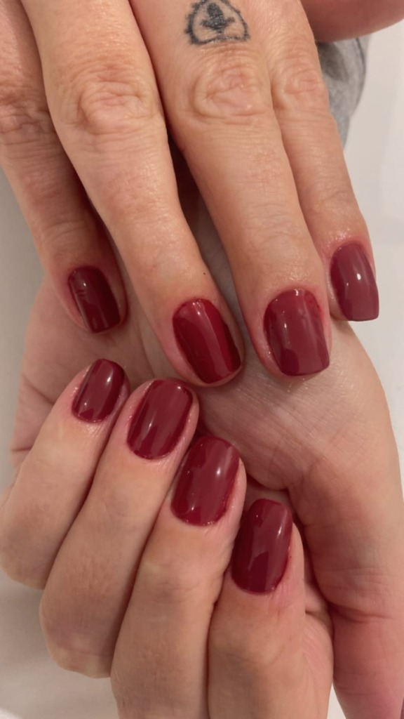 Manicure Clássica Marsala & Esmaltação Perfeita - Studio Gaya Salto SP